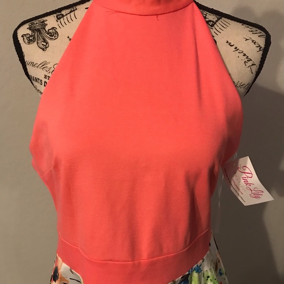 Beautiful halter top open back dress - Picture 6 of 8